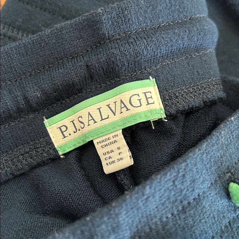 P.J. Salvage White and Navy Lounge Set - Picture 3 of 3